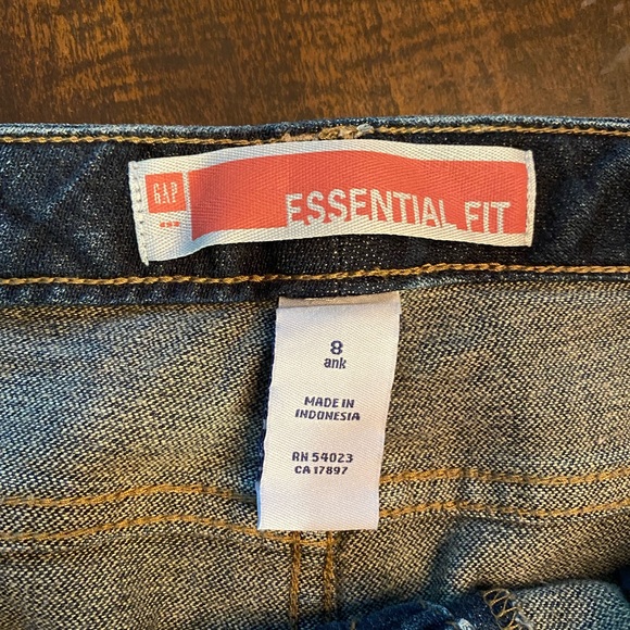 Gap Jeans, Size 8, Essential Fit - Picture 3 of 3